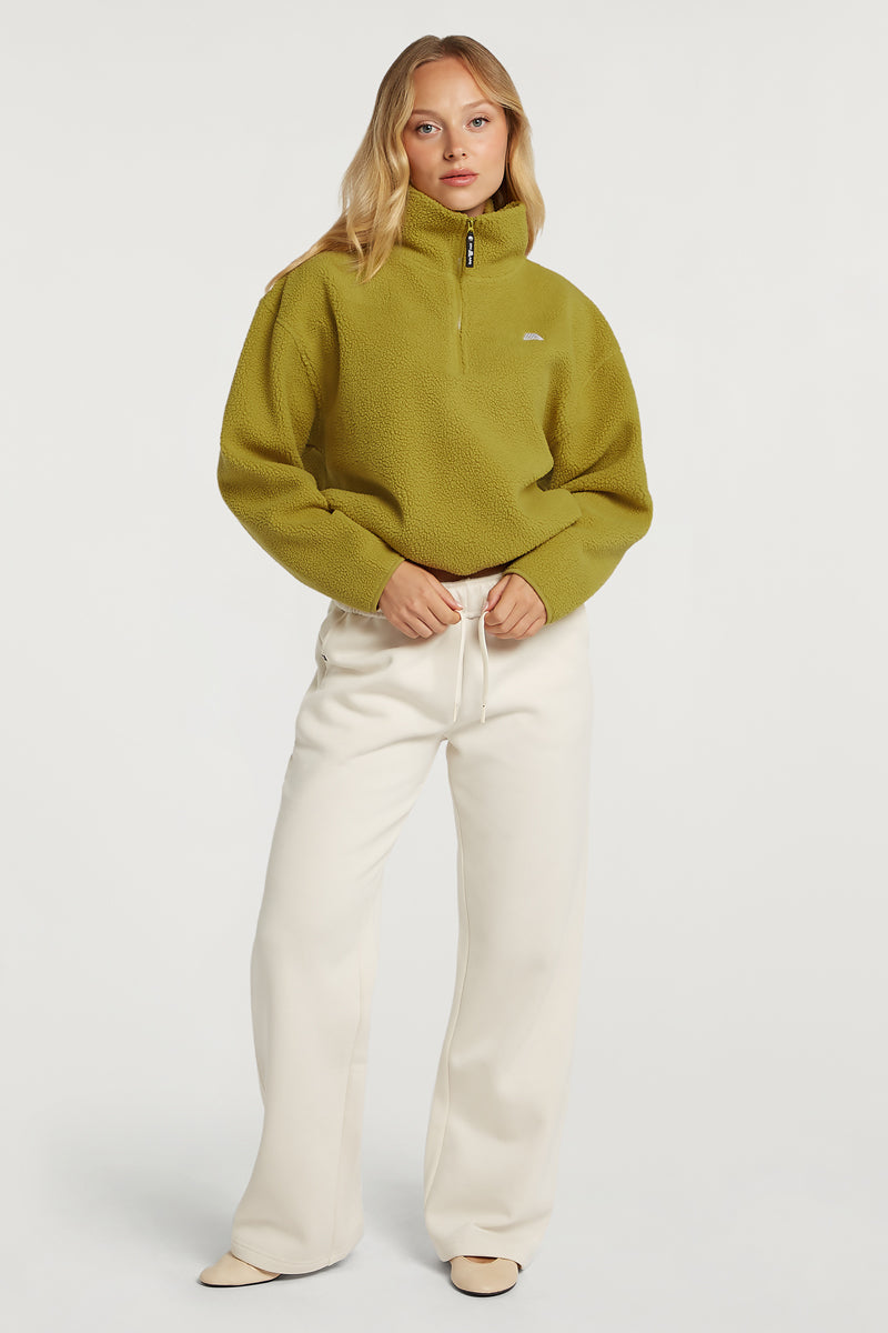 //model: Model is 5ft 6" and wears a size S