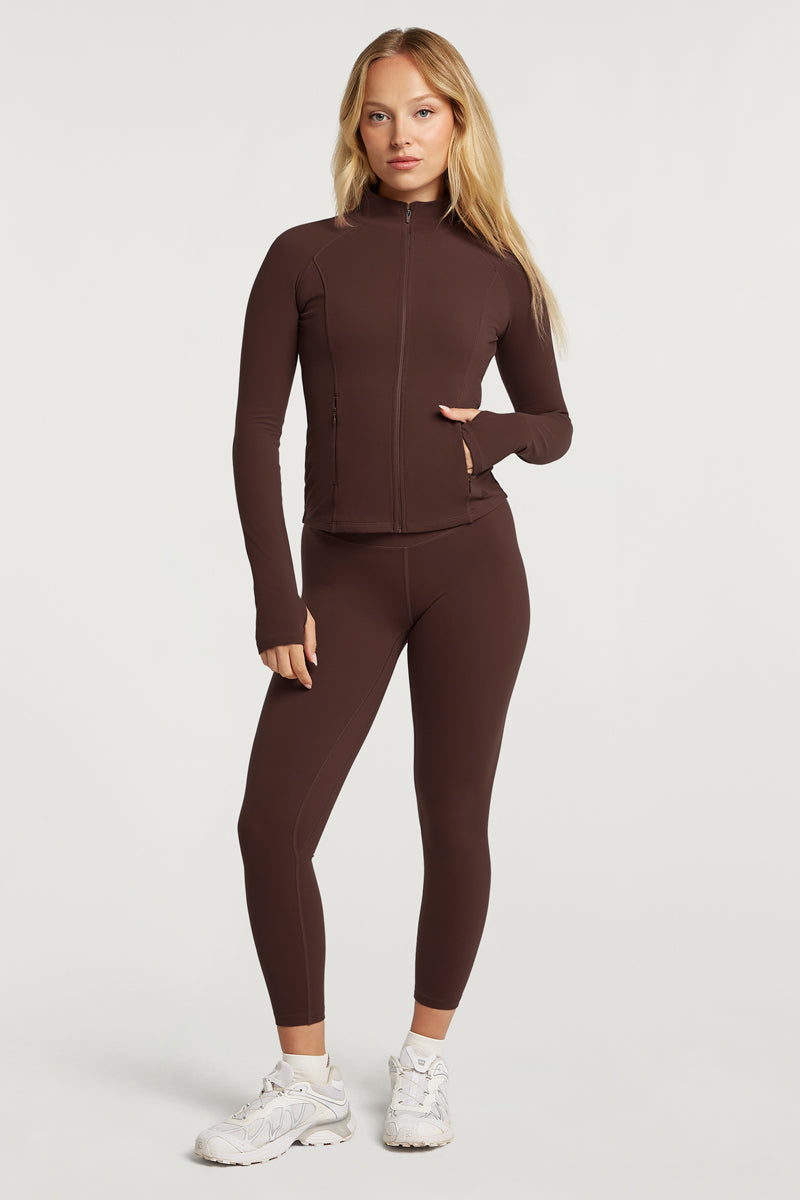 //model: Model is 5ft 6" and wears a size S