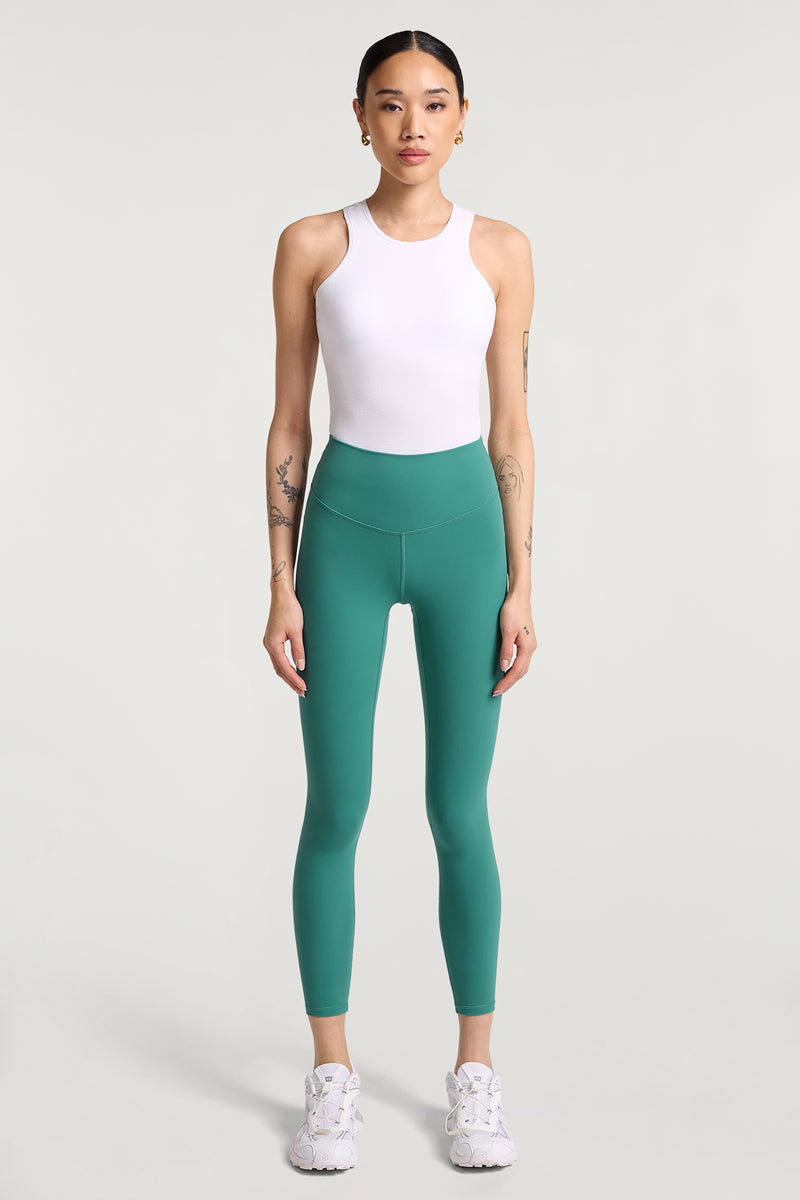 //model: Model is 5ft 8" and wears a size S