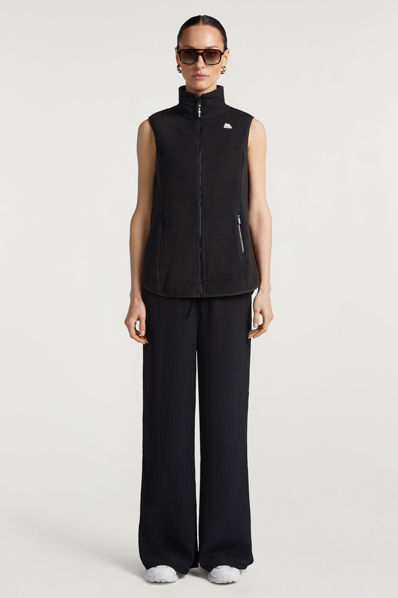 //model: Model is 5ft 8" and wears a size S