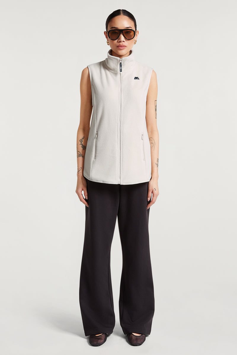 //model: Model is 5ft 8" and wears a size S