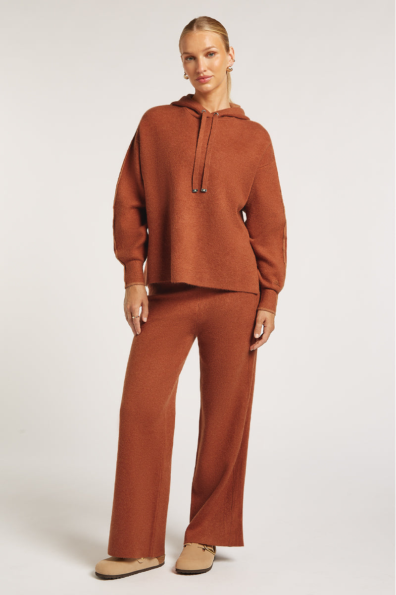 // model: Model is 5ft 9.5 and wears a size S